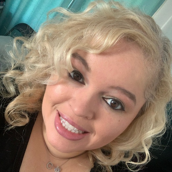 Meet your Posher, Rochelle - Picture 2 of 16